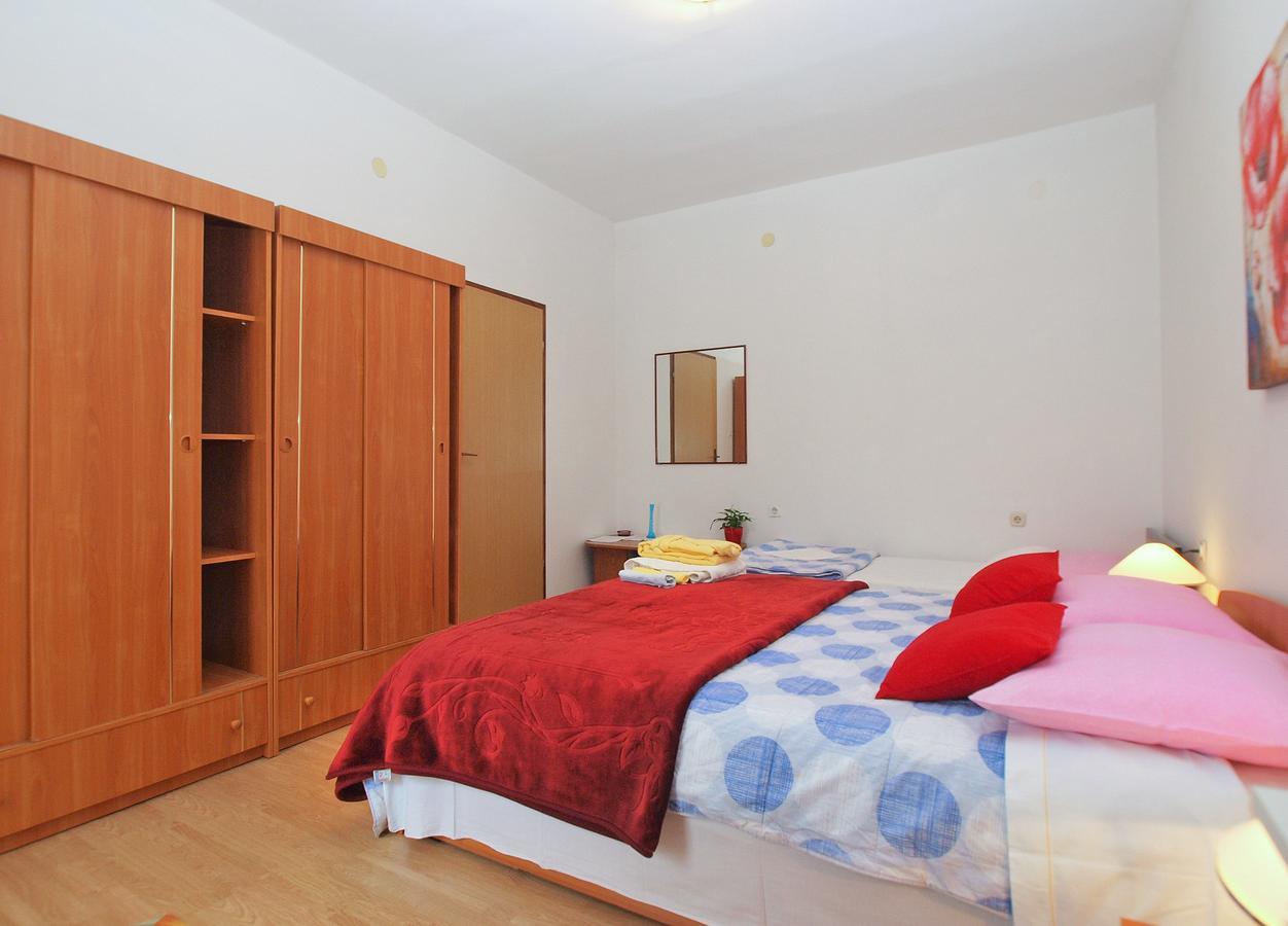 Apartment Vladimira 1569 Pula Eksteriør billede