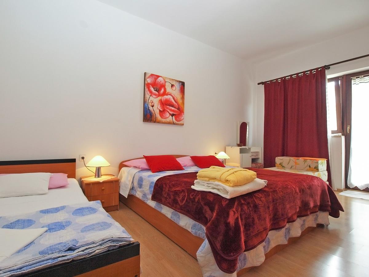 Apartment Vladimira 1569 Pula Eksteriør billede